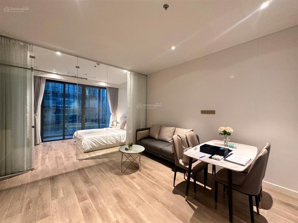 Studio tại the crest cho thuê đầy đủ nội thất, chỉ cần xách vali vào ở giá 32tr/tháng