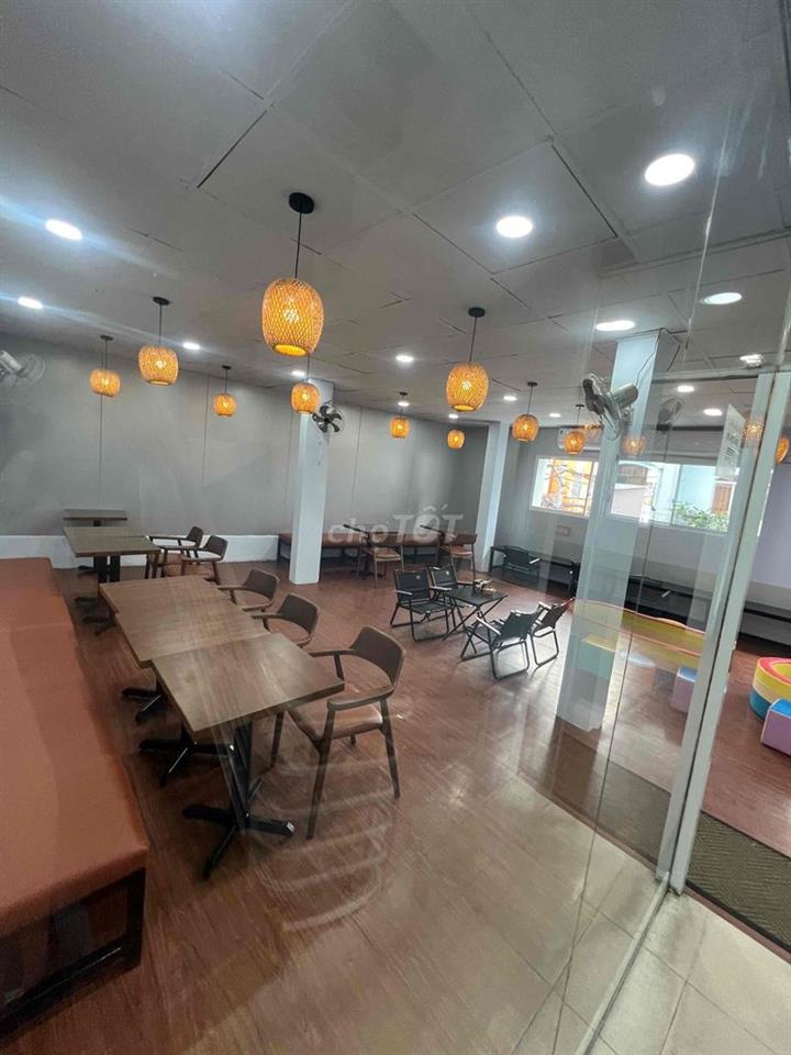 mặt tiền góc khu đông đúc  tuyến đường chính