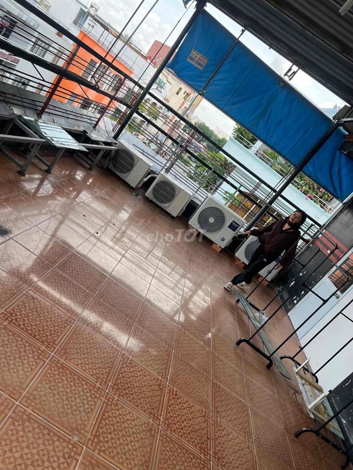mặt tiền góc khu đông đúc  tuyến đường chính