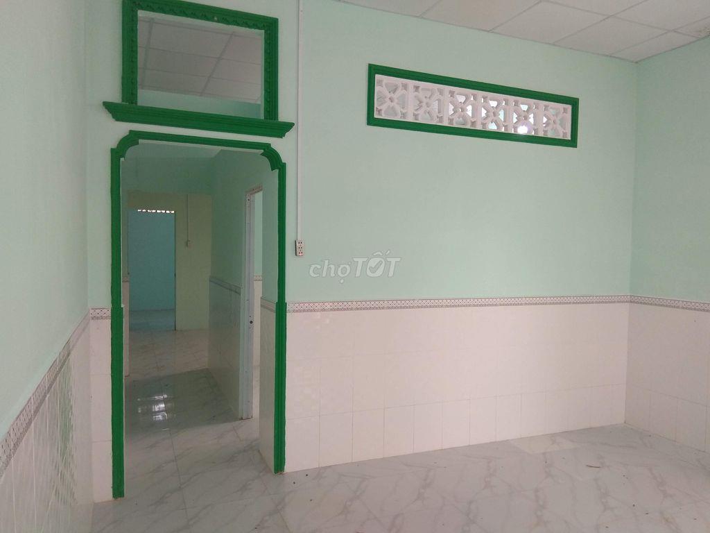 Nhà cấp 4, khuôn viên diện tích lớn giá rẻ.