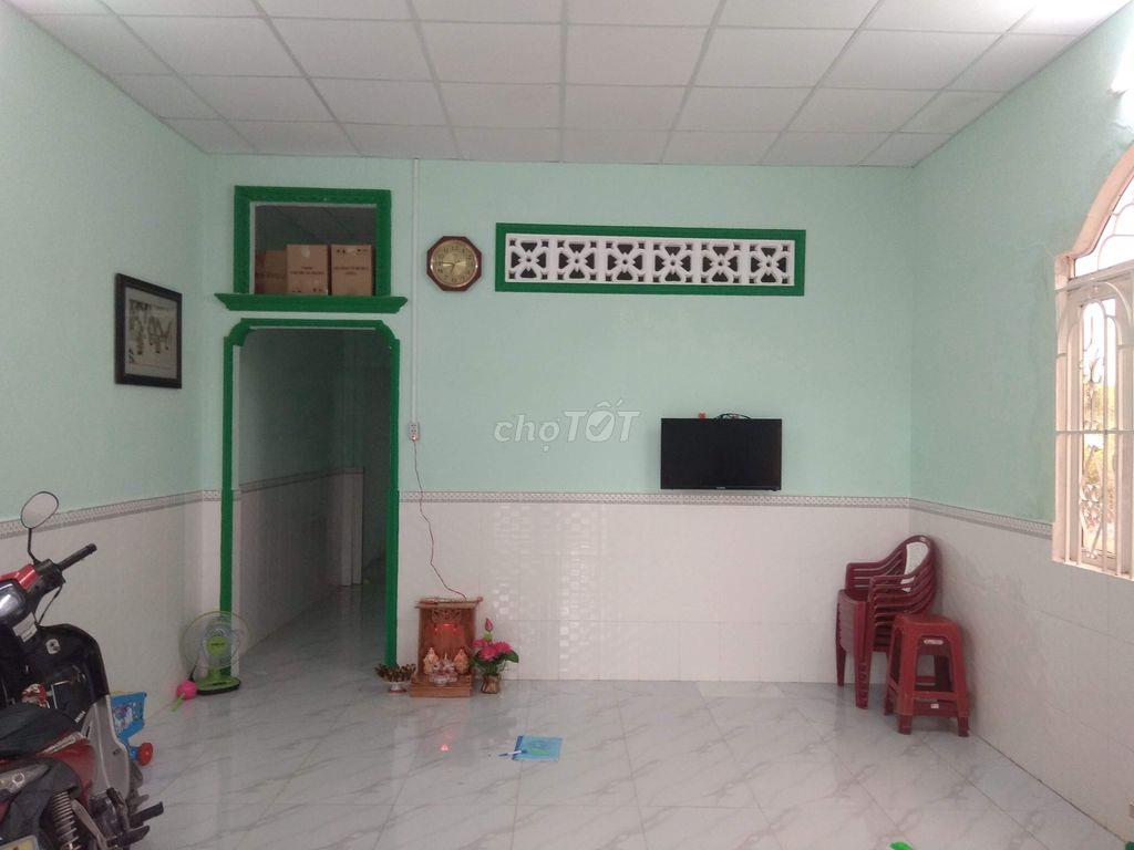 Nhà cấp 4, khuôn viên diện tích lớn giá rẻ.