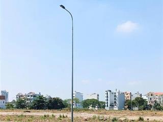 Cho thuê đất 4 mặt tiền đường Trương Văn Bang, gần Ủy ban, vuông vức, có sẵn nền bê tông