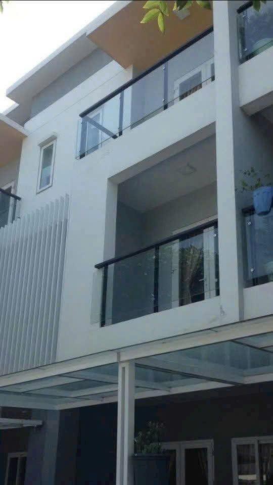 Bán nhà Mega Village trục chính 20m, đối diện hồ bơi, giá giảm sâu