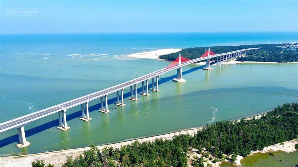 Bán hơn 1000m2 mặt tiền đường hoàng sa biển thuận an huế