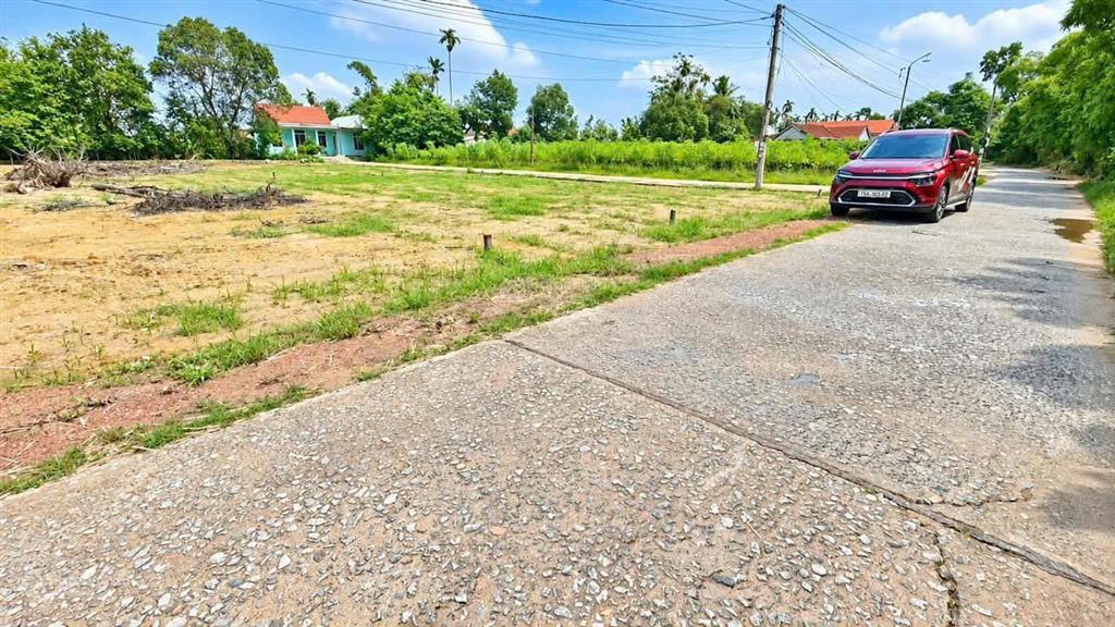 Đất mặt tiền đường trần quang diệm, giá 4** triệu