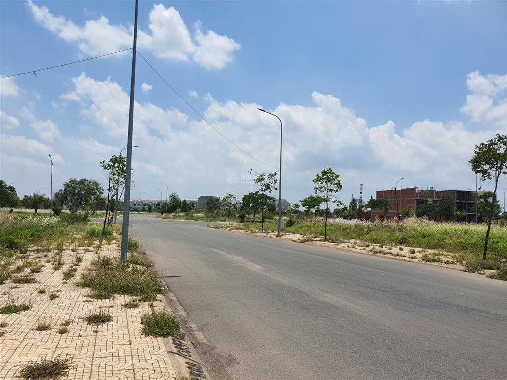 Em là môi giới  khách cũ có ký gửi một số nền giá rẻ tại long hưng khu 45, gọi em gửi vị trí ạ!