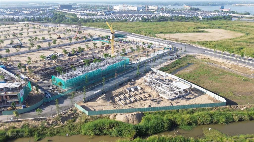 Chỉ còn căn nhà phố vườn view kênh cảnh quan izumi city   em để khóa căn sớm!