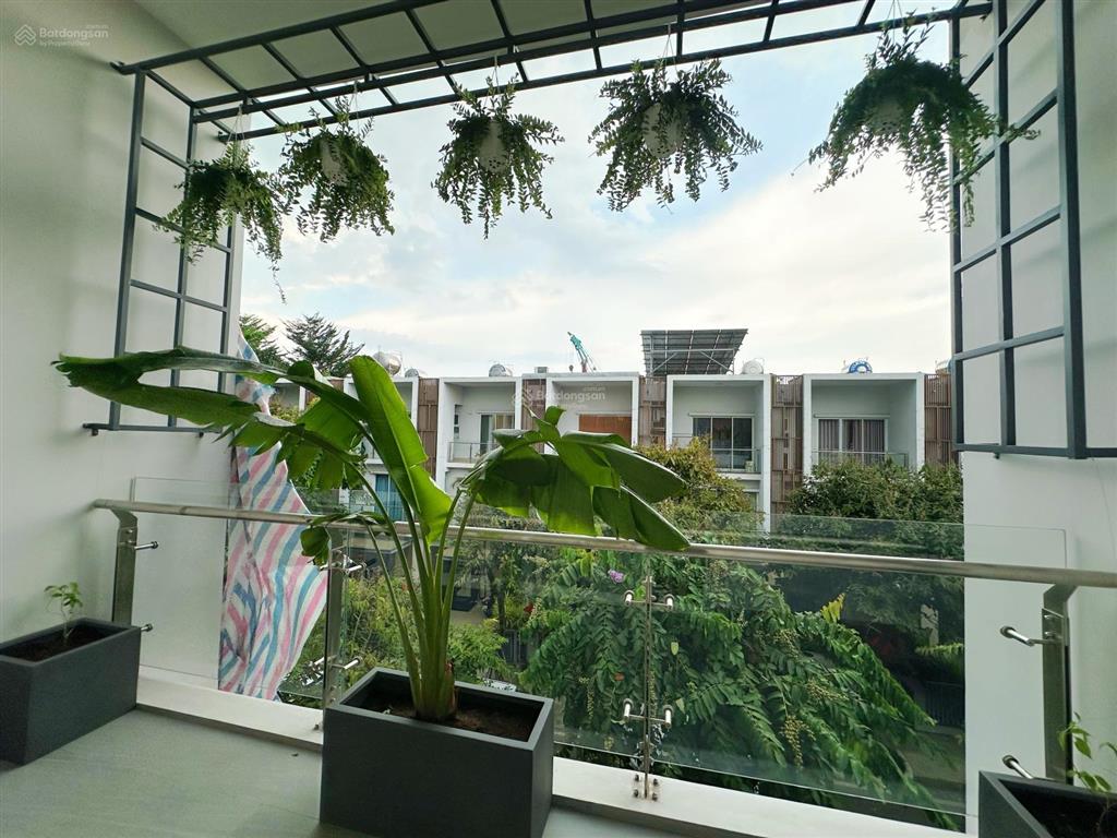 Cho thuê nhà phố tại palm residence, 74,2 triệu vnd, 102m2, đẹp, nhà mới