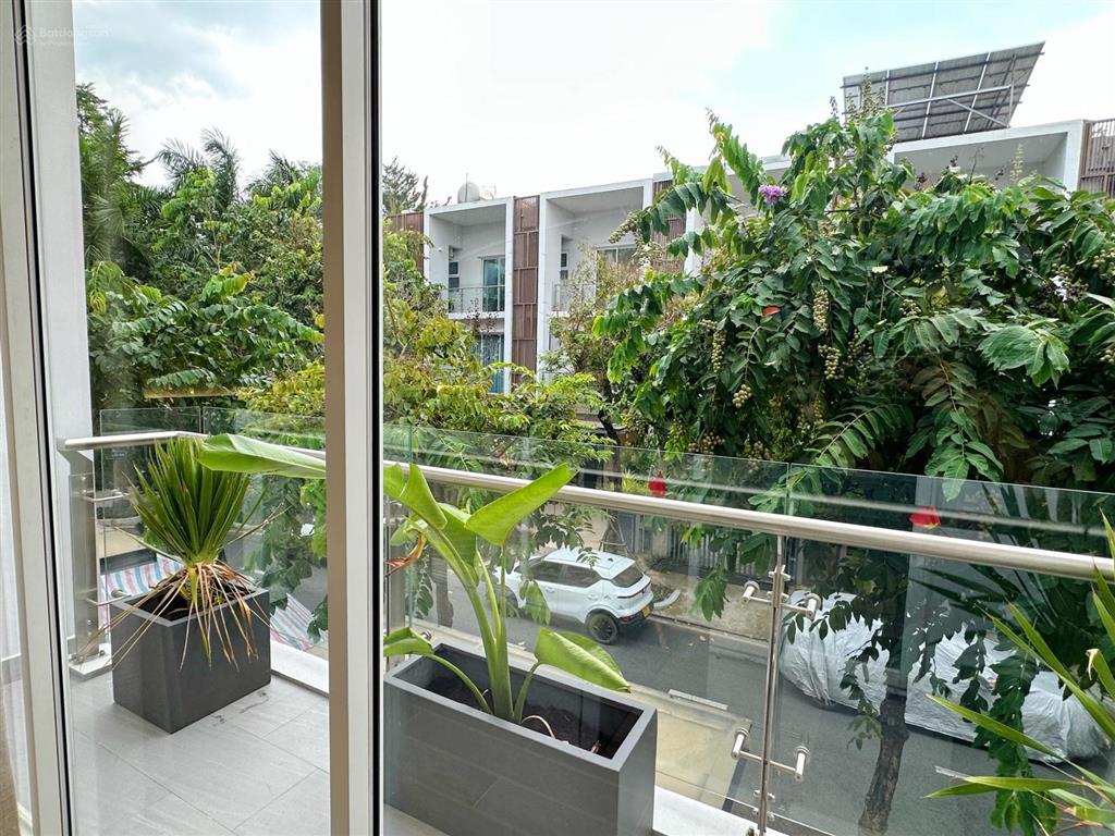Cho thuê nhà phố tại palm residence, 74,2 triệu vnd, 102m2, đẹp, nhà mới