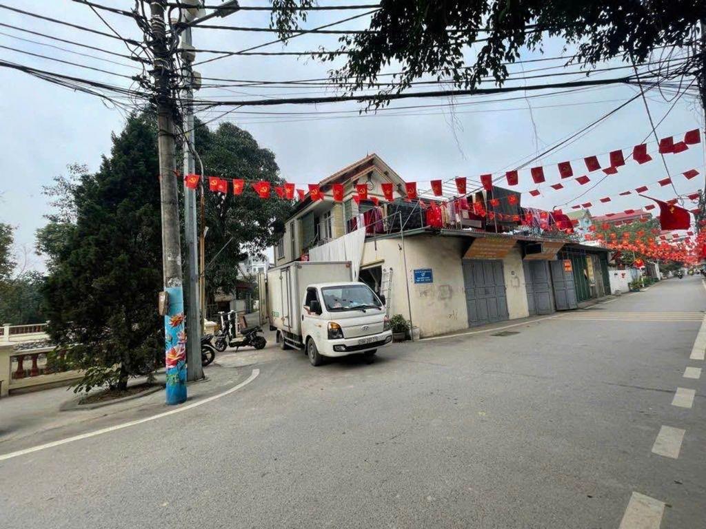 Bán nhà Kim Chung. Mới đẹp 4 tầng - Ngõ thông, Ô tô đỗ cửa. 45m. 5.6 tỷ
