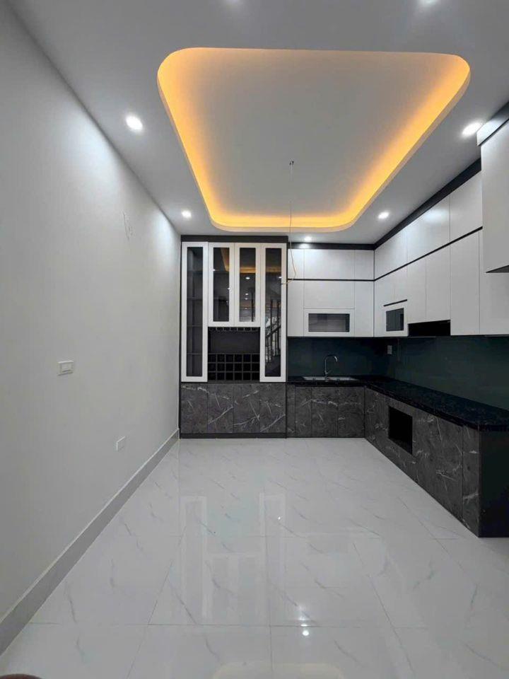 Bán nhà Kim Chung. Mới đẹp 4 tầng - Ngõ thông, Ô tô đỗ cửa. 45m. 5.6 tỷ