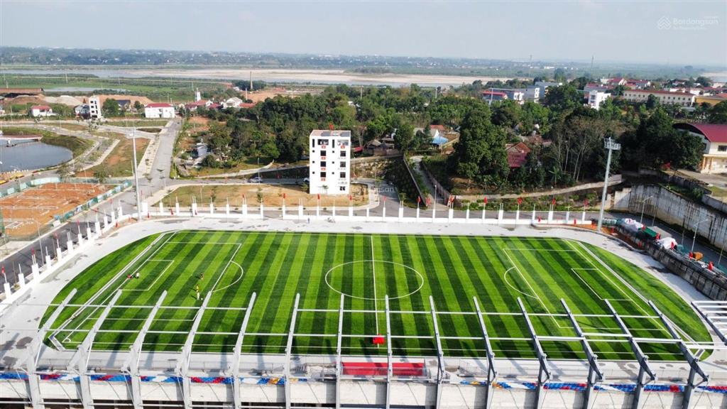 Mình cần bán lô liền kề ở dãy lk 13 cạnh hồ điều hòa, diện tích 90m2, sổ đỏ có sẵn