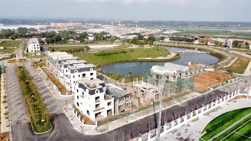 Mình cần bán lô liền kề ở dãy lk 13 cạnh hồ điều hòa, diện tích 90m2, sổ đỏ có sẵn