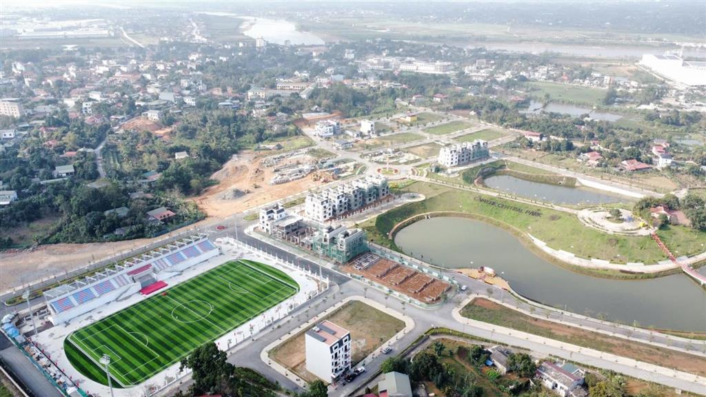 Mình cần bán lô liền kề ở dãy lk 13 cạnh hồ điều hòa, diện tích 90m2, sổ đỏ có sẵn
