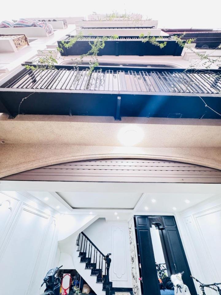 BÁN GẤP NHÀ PHỐ THUỴ KHUÊ VĂN CAO TÂY HỒ 7 TẦNG MT 5.4M NHỈNH 18 TỶ OTO VÀO NHÀ