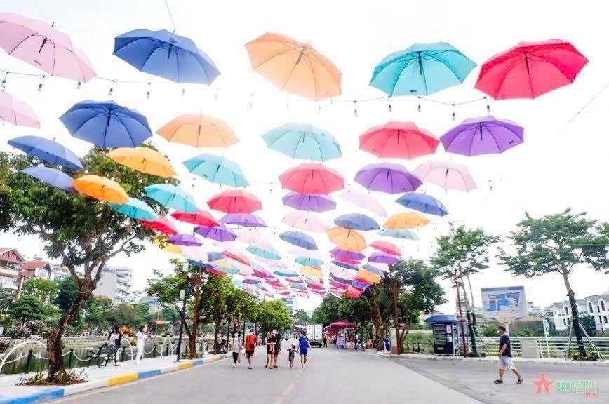 GIA ĐÌNH CẦN BÁN GẤP NHÀ PHỐ TRỊNH CÔNG SƠN TÂY HỒ 75M 5 TẦNG 8 NGỦ OTO SÁT HỒ GIÁ ĐẦU TƯ