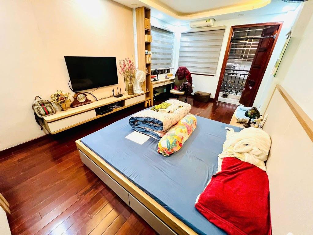 HẠ CHÀO CẢ TỶ BÁN GẤP NHÀ SÁT NGUYỄN THÁI HỌC 46M 5 TẦNG LÔ GÓC KINH DOANH 14 TỶ TL MẠNH