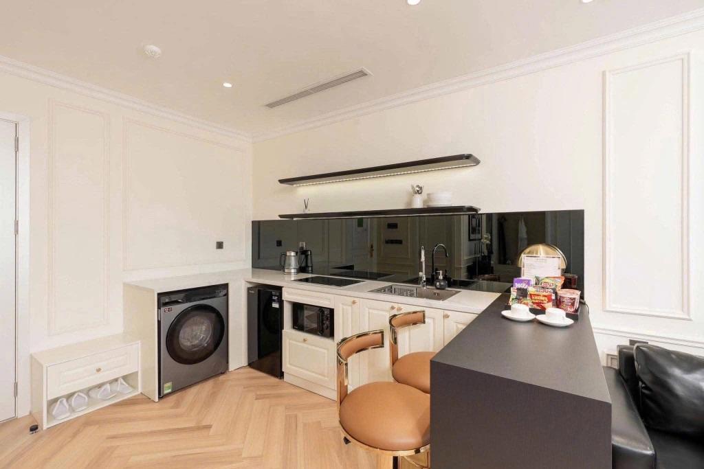 Tòa Nhà Đẹp Nhất Phân Khúc Hồ Tây – View Hồ Không Che Chắn – Ô Tô Sát Nhà – 65m2 Hơn 27 Tỷ TL mạnh.