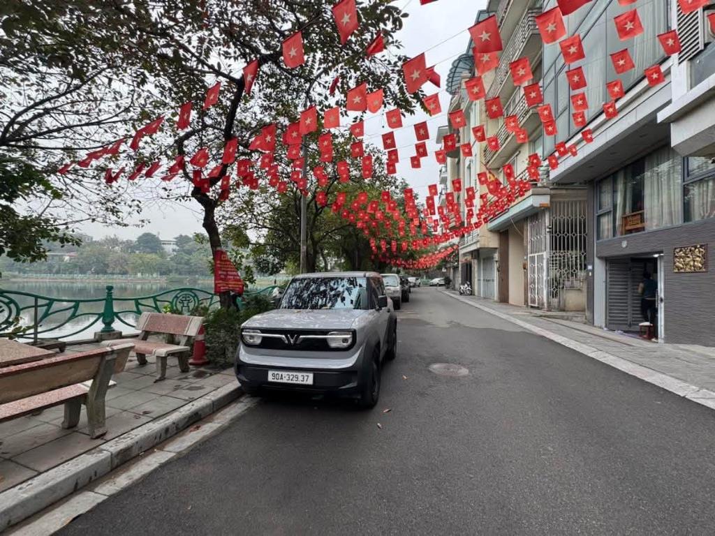 Tòa Nhà Đẹp Nhất Phân Khúc Hồ Tây – View Hồ Không Che Chắn – Ô Tô Sát Nhà – 65m2 Hơn 27 Tỷ TL mạnh.