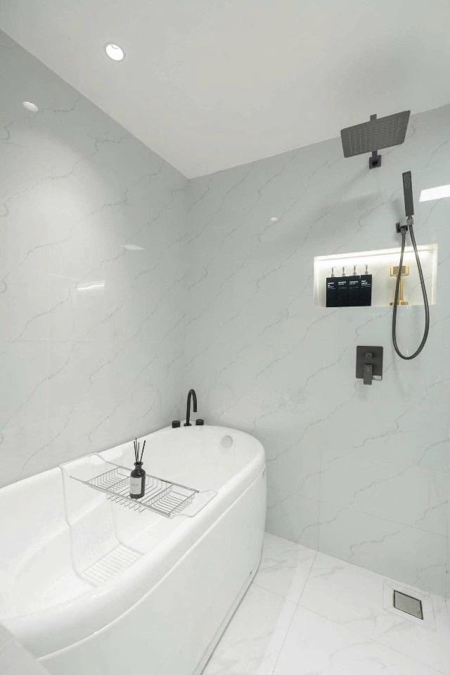 Tòa Nhà Đẹp Nhất Phân Khúc Hồ Tây – View Hồ Không Che Chắn – Ô Tô Sát Nhà – 65m2 Hơn 27 Tỷ TL mạnh.