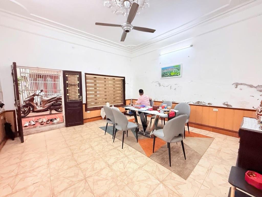 BÁN GẤP CHIA TÀI SẢN NHÀ PHÂN LÔ VIP LÁNG HẠ GIẢNG VÕ BA ĐÌNH 90M2 MT 6M OTO TRÁNH SÁT PHỐ 