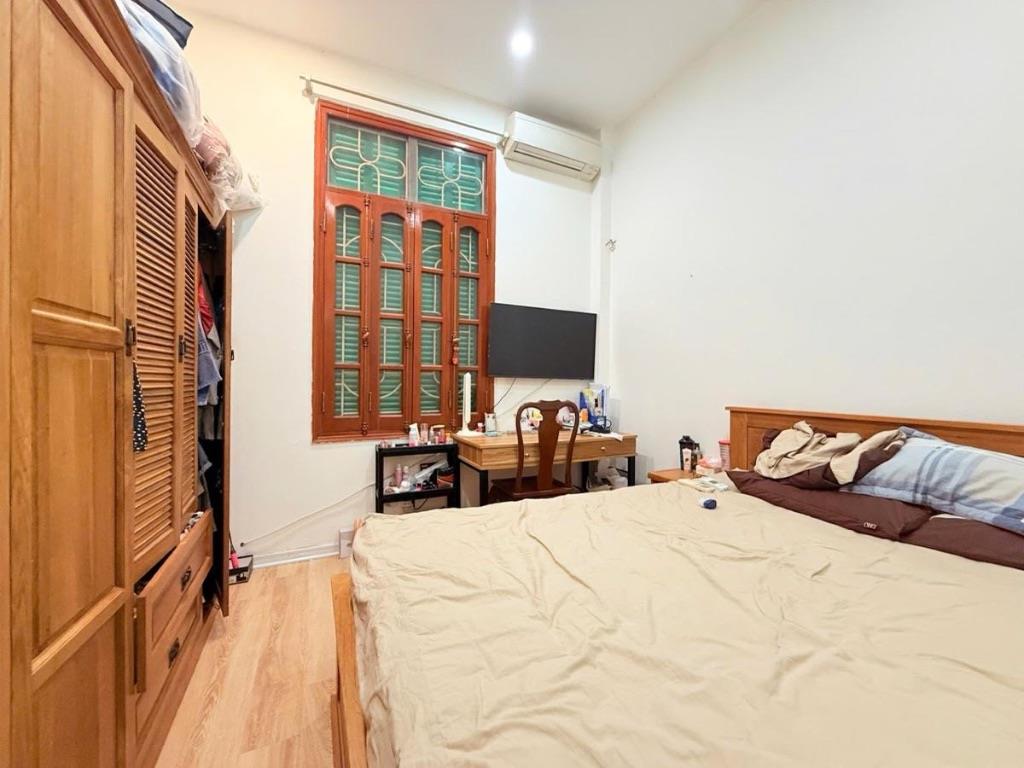 🚨 HIẾM! PHÂN LÔ CÁN BỘ SÁT HỒ HOÀNG CẦU – 2 THOÁNG – Ô TÔ VÀO NHÀ – 18 TỶ