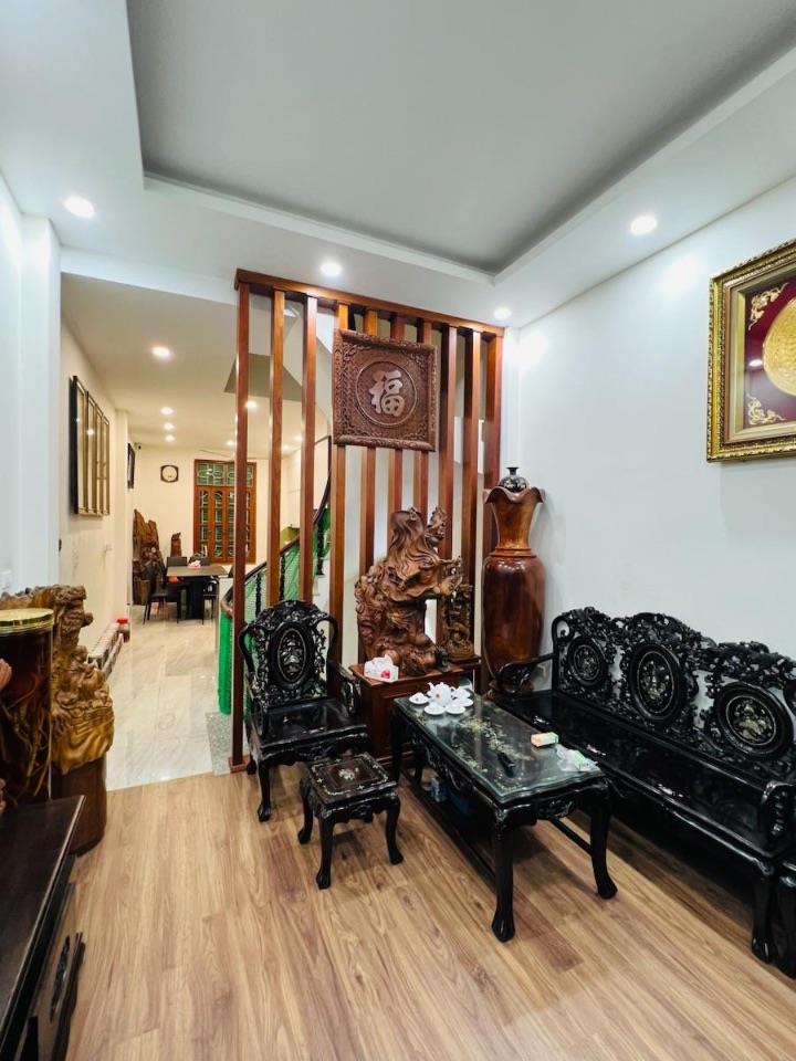 🚨 HIẾM! PHÂN LÔ CÁN BỘ SÁT HỒ HOÀNG CẦU – 2 THOÁNG – Ô TÔ VÀO NHÀ – 18 TỶ