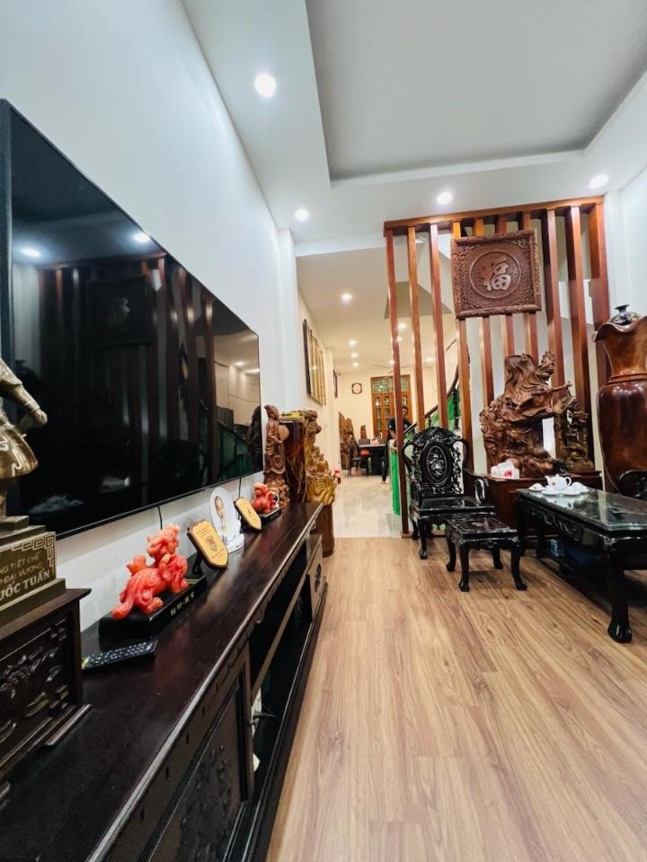 🚨 HIẾM! PHÂN LÔ CÁN BỘ SÁT HỒ HOÀNG CẦU – 2 THOÁNG – Ô TÔ VÀO NHÀ – 18 TỶ