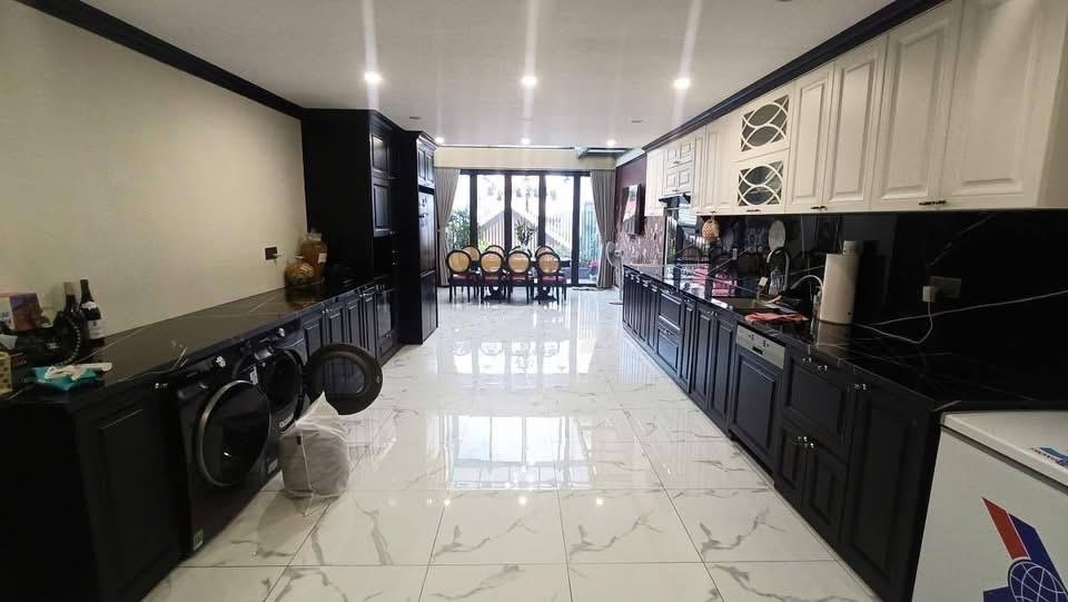 🔥 LẠC LONG QUÂN – VỆ HỒ: 80M² × 8 TẦNG – GARA 3 Ô TÔ – THANG MÁY – 30M RA PHỐ – HƠN 30 TỶ TL MẠNH