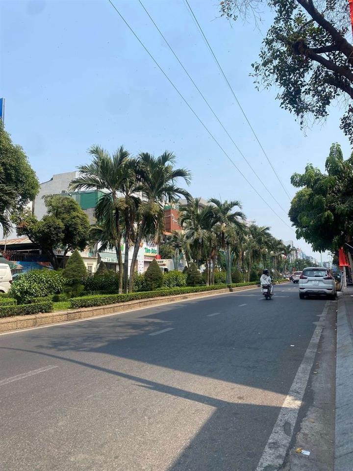 hiếm có khó tìm,100m2 5 lầu