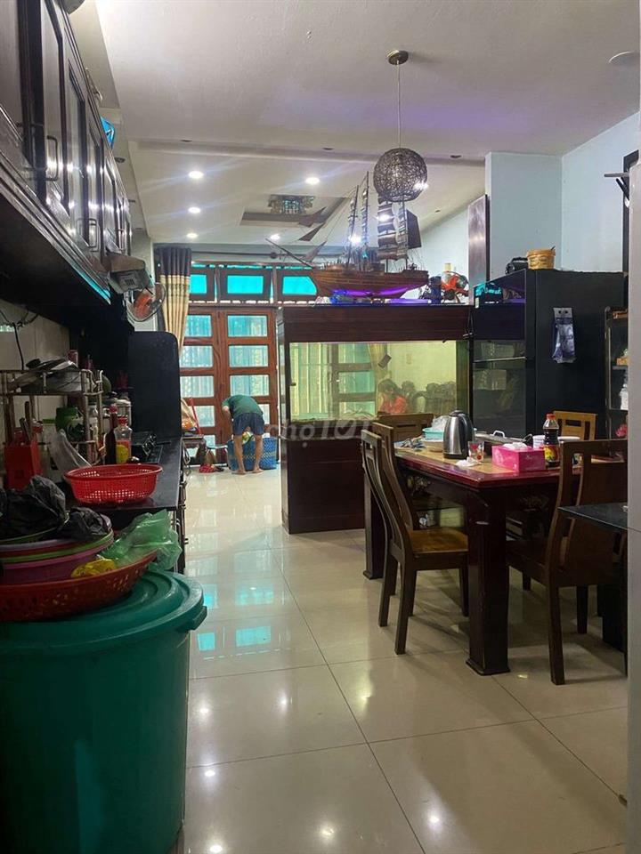 hiếm có khó tìm,100m2 5 lầu
