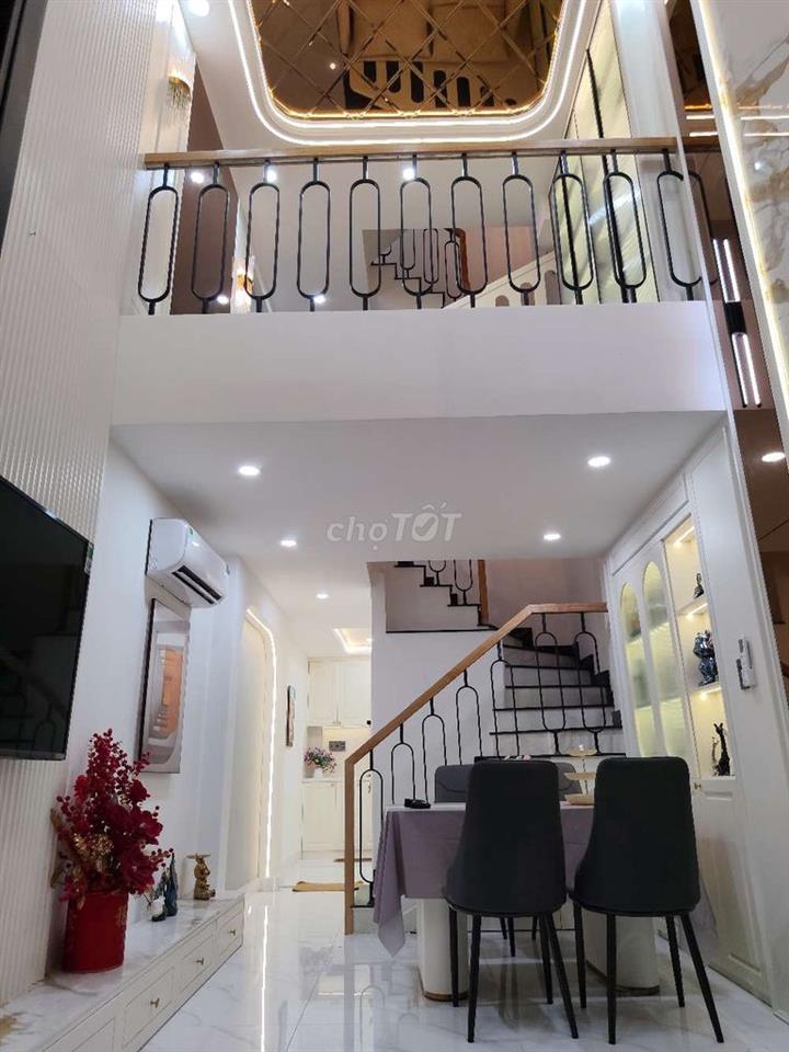 bán nhà ,phùng văn cung ,nhỉnh 7 tỷ,32m2,4 lầu,mới cứng