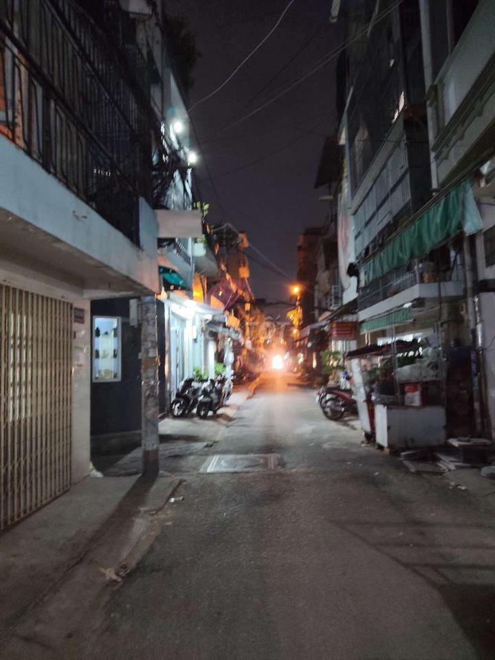 bán nhà ,phùng văn cung ,nhỉnh 7 tỷ,32m2,4 lầu,mới cứng
