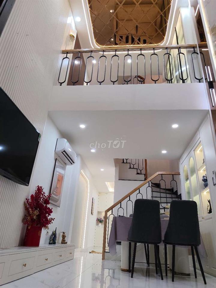 bán nhà ,phùng văn cung ,nhỉnh 7 tỷ,32m2,4 lầu,mới cứng