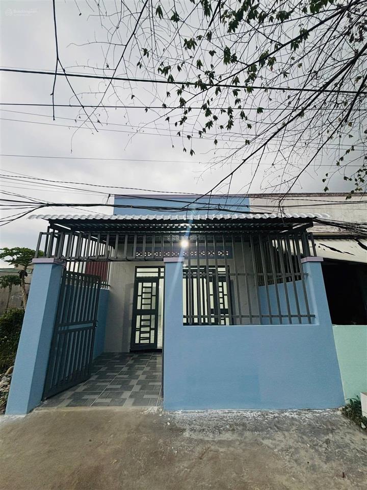 Bị bệnh nên về quê tịnh dưỡng,cần bán nốt căn nhà cấp 4 chỉ 700tr, nhà ngay chợ quy đức, bình chánh