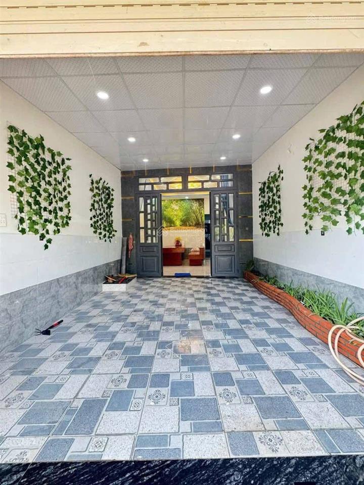 Cần tiền trả nợ nên bán căn nhà đường bà cả, hưng long,bình chánh,giá chỉ 2.29 tỷ, sổ riêng,dt 80m