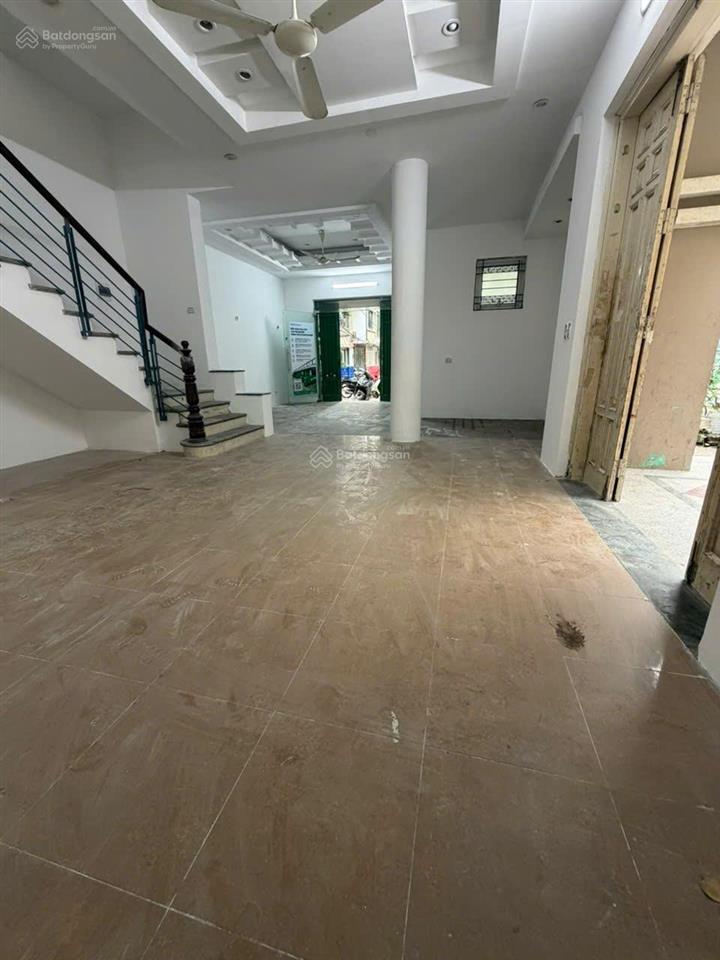 Cho thuê cả nhà 2 mặt tiền phố nghĩa đô thuận tiện kinh doanh, văn phòng, spa...