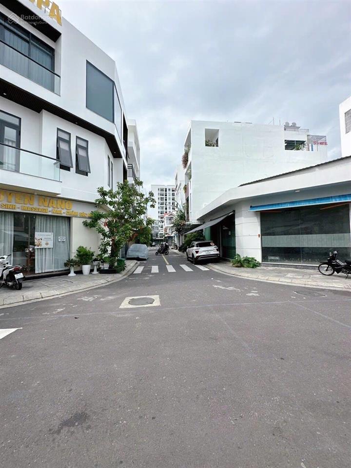 Bán lô góc tặng nhà cấp 4 tđc vcn phước long vị trí đẹp xây dựng tự do sát đường 28  0798 379 ***