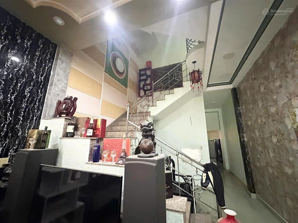 Bán nhà 3 tầng mặt tiền đường phương sài gần siêu thị lotte giá rẻ