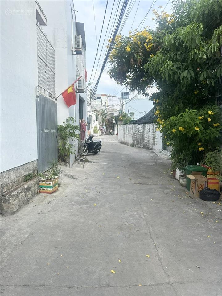  bán nhà cấp 4 gác lửng phước hải nha trang   0798 379 ***