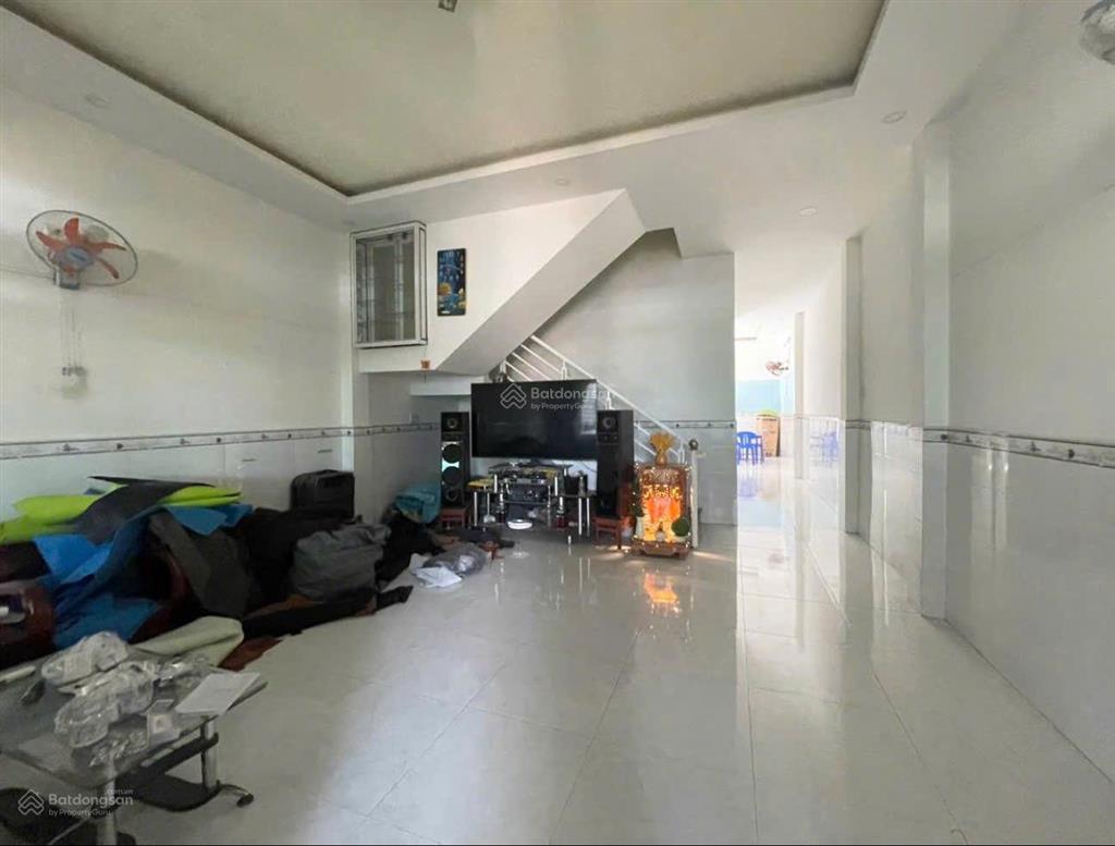 Nhà 2 tầng kiên cố rộng gần 100m2 vĩnh ngọc