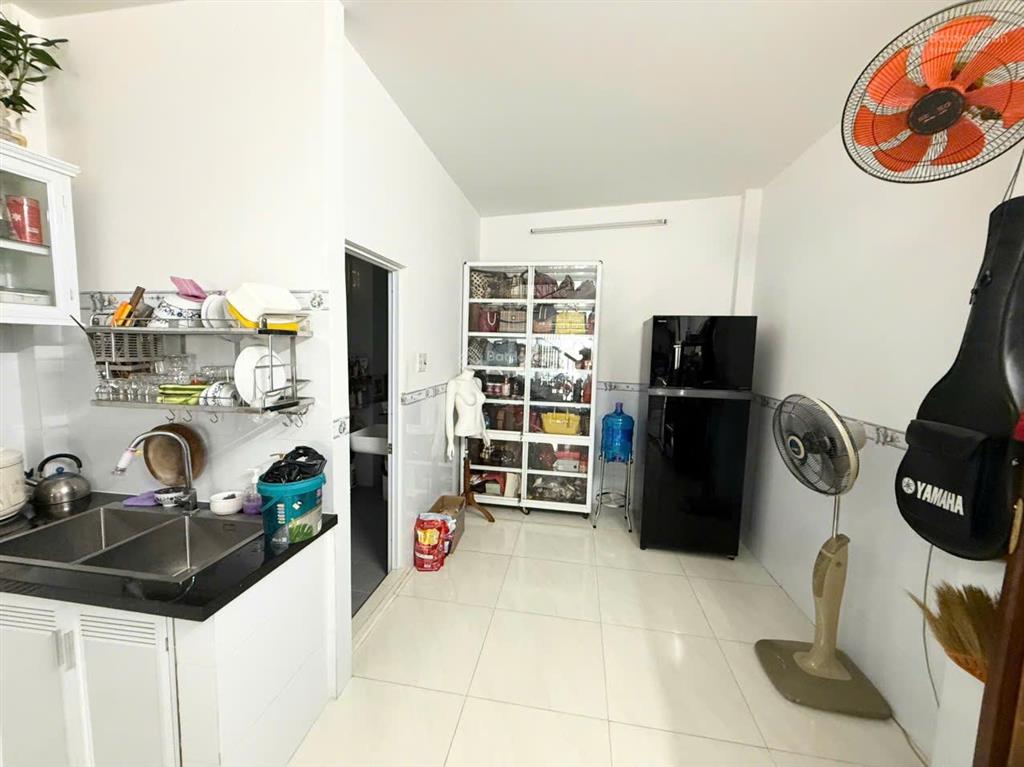  bán nhà 2 tầng hẻm phước hải trung tâm nha trang