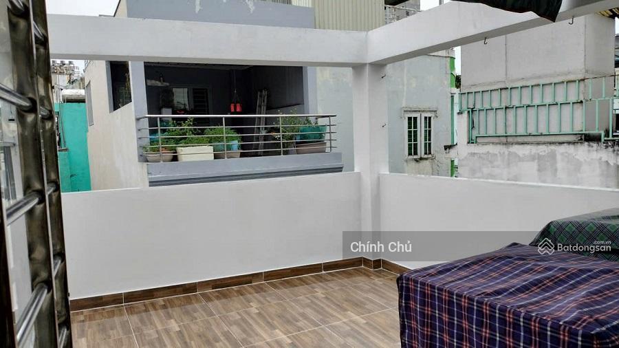 Cho thuê nhà mới 3 mặt tiền 1 trệt 2 lầu + sân thượng, dtsd 105m2, 2pn,full nội thất, p.bến thành