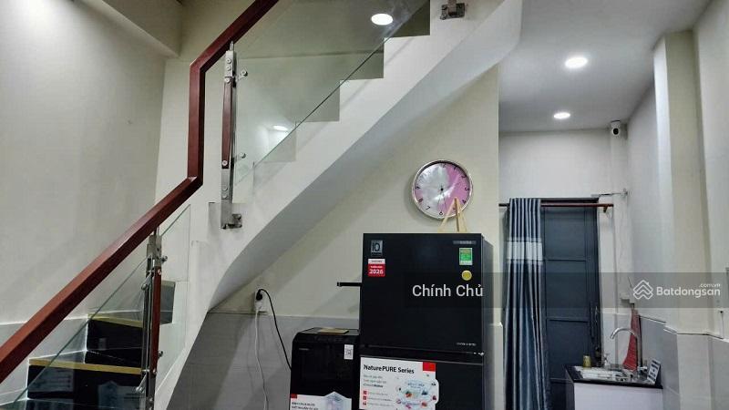 Cho thuê nhà mới 3 mặt tiền 1 trệt 2 lầu + sân thượng, dtsd 105m2, 2pn,full nội thất, p.bến thành