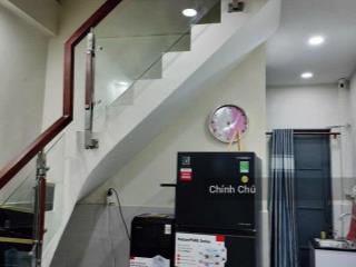 Cho thuê nhà mới 3 mặt tiền 1 trệt 2 lầu + sân thượng, dtsd 105m2, 2pn,full nội thất, p.bến thành