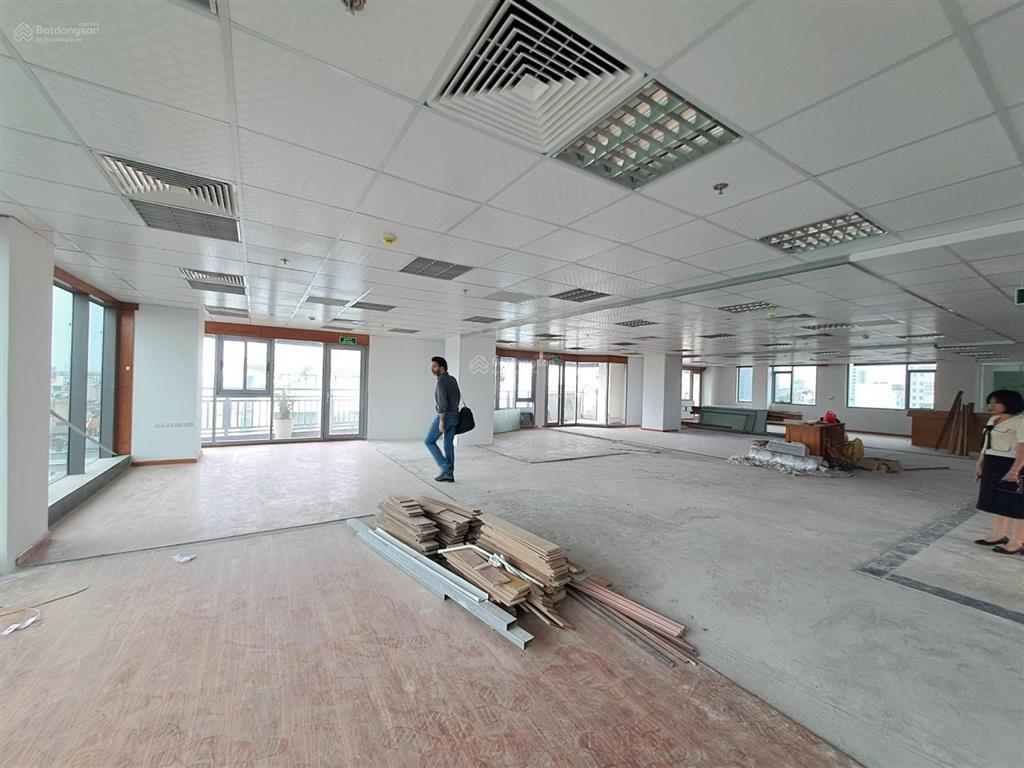 Cho thuê văn phòng tại đội cấn  toà dc building dt 150m2.  0945 025 ***