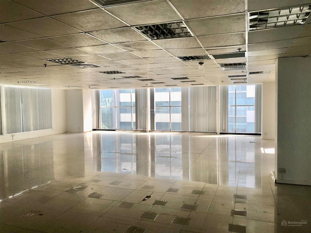 Cho thuê văn phòng tại phố duy tân  tòa nhà vmt building 500m2 giá 135k/m2/th