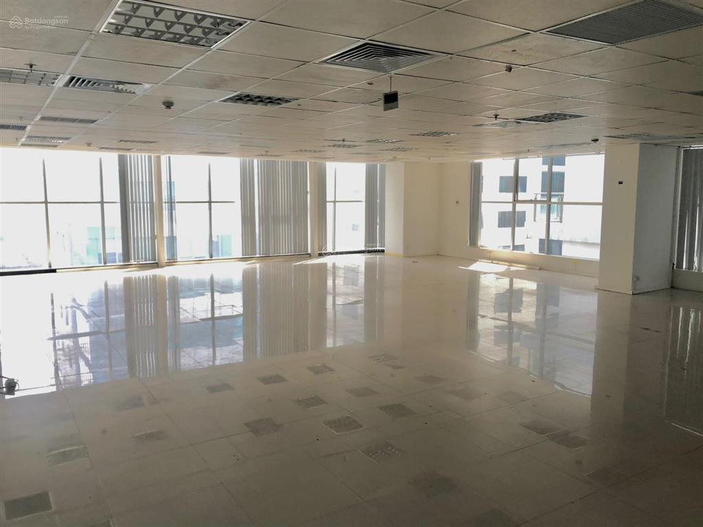 Cho thuê văn phòng tại phố duy tân  tòa nhà vmt building 500m2 giá 135k/m2/th