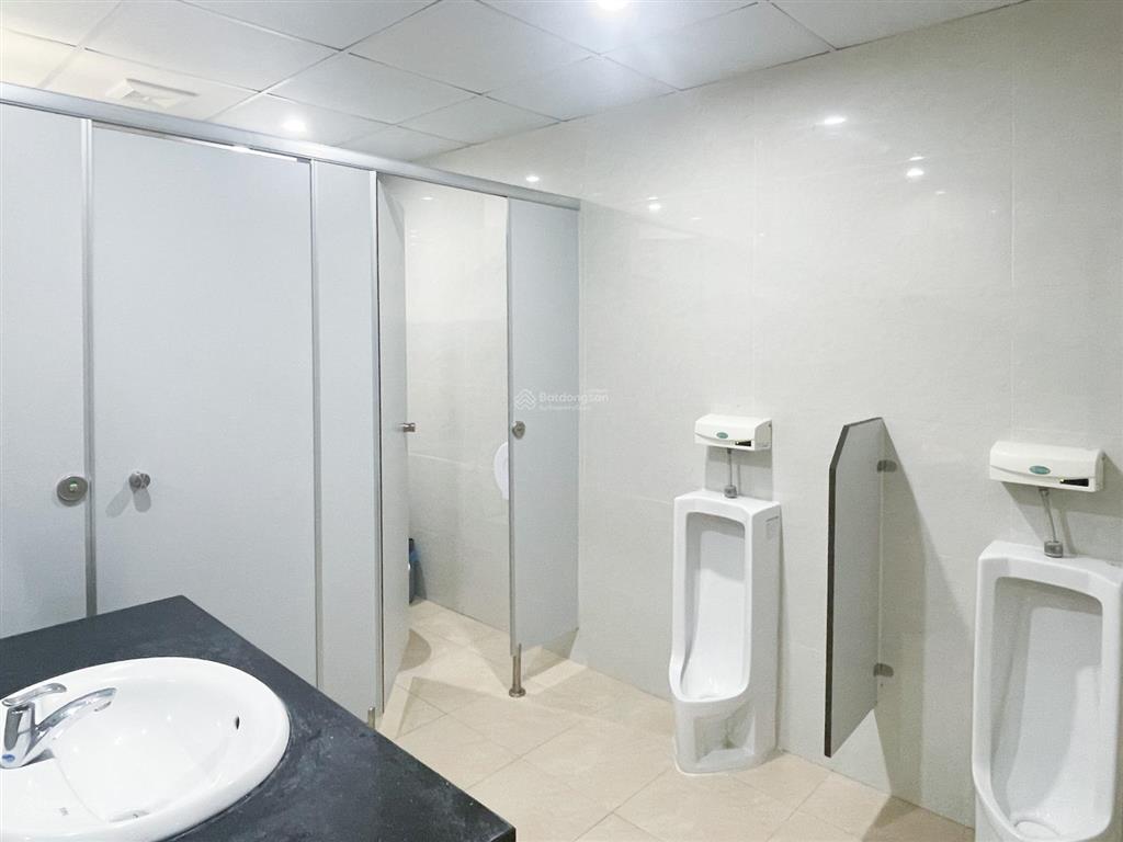 Cđt cho thuê văn phòng lake view building  d10 giảng võ, dt 120m2.  0945 025 ***