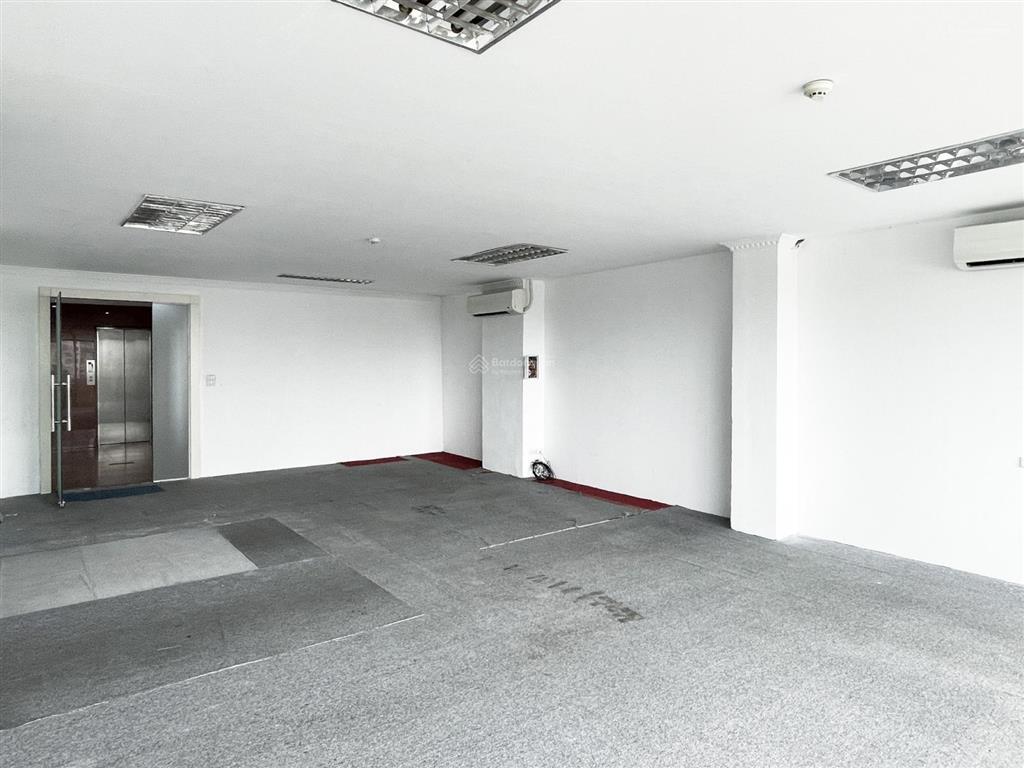 Cđt cho thuê văn phòng lake view building  d10 giảng võ, dt 120m2.  0945 025 ***